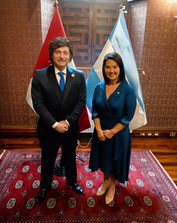 Javier Milei junto a Keiko Fujimori durante el encuentro bilateral en Lima.