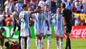 Lionel Messi junto al equipo durante la final del Mundial 2026.