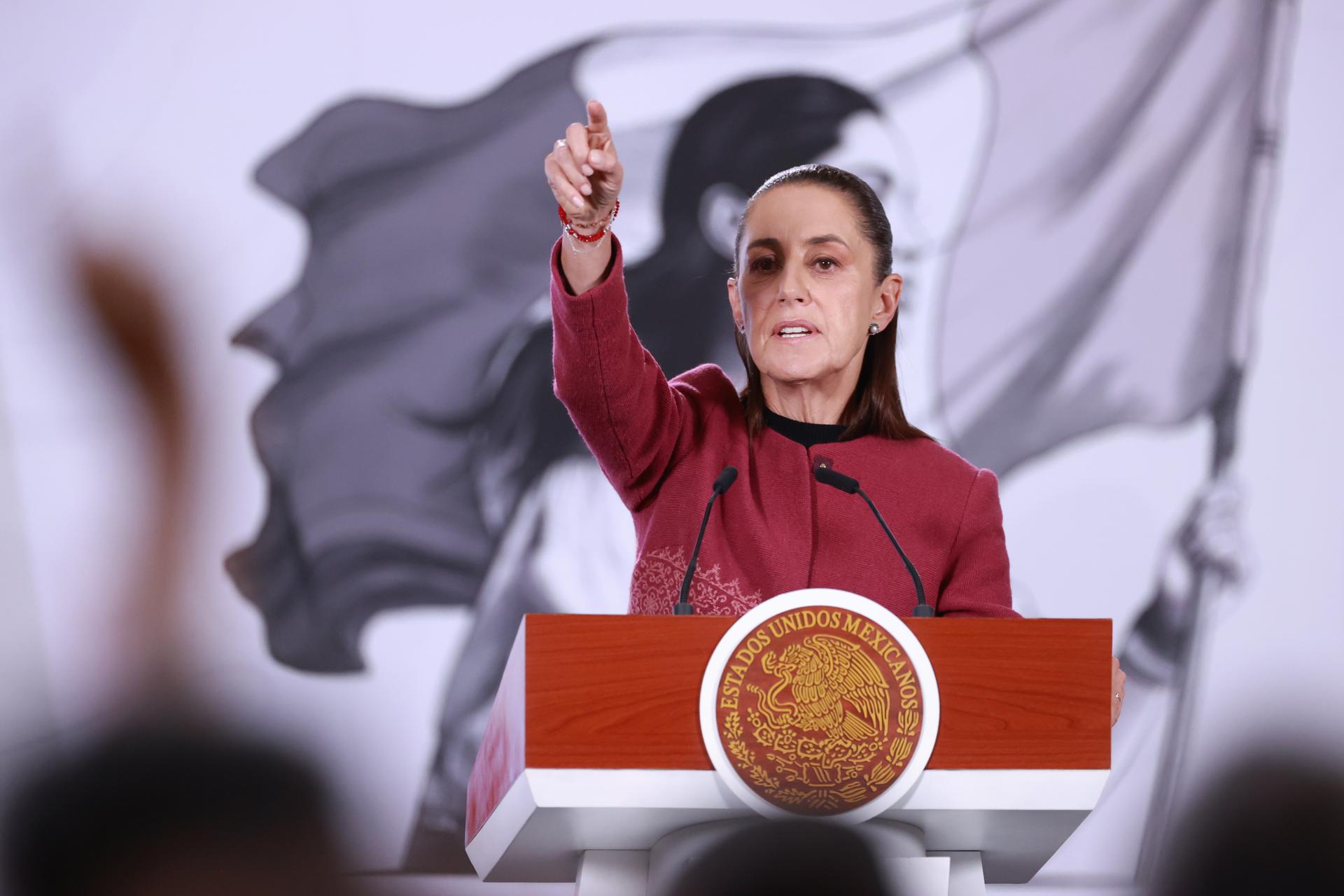 Claudia Sheinbaum durante una conferencia de prensa en el Palacio Nacional de México.