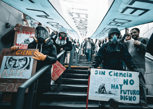 cientifícos marchando