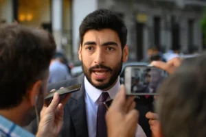 Facundo Moyano entrevista en la calle