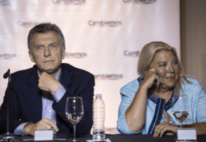 Macri junto a Carrió.