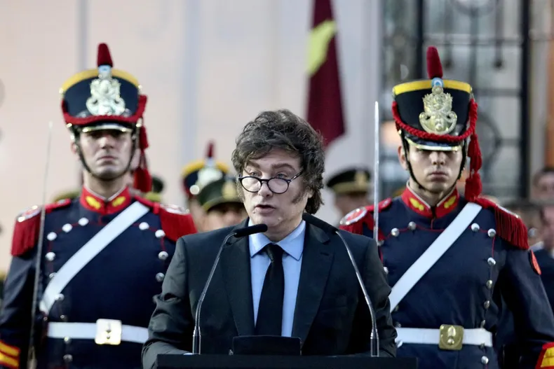 reapareció Milei en público