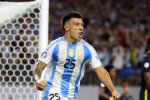 Licha Martínez festejo de gol.