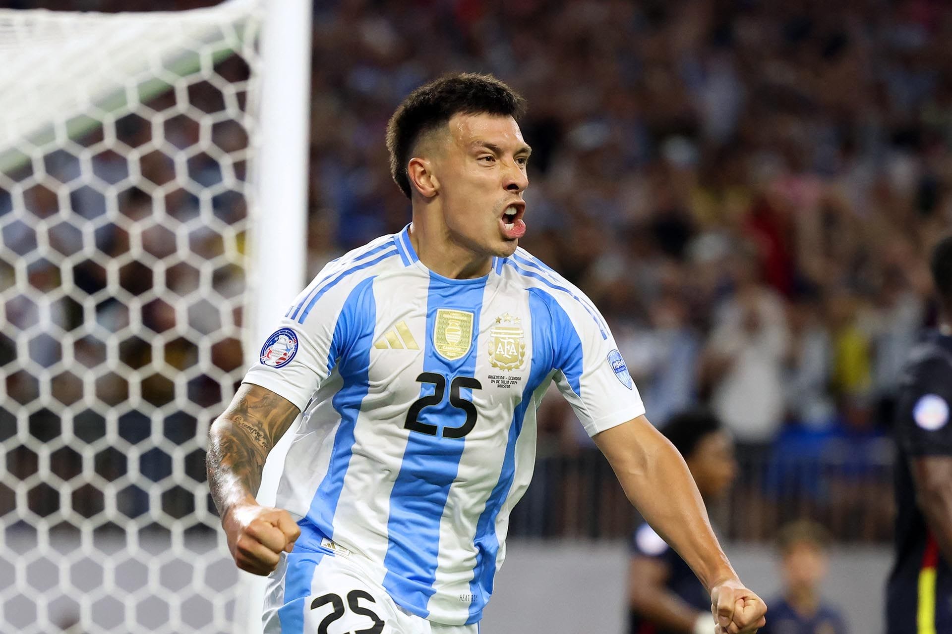 Licha Martínez festejo de gol.